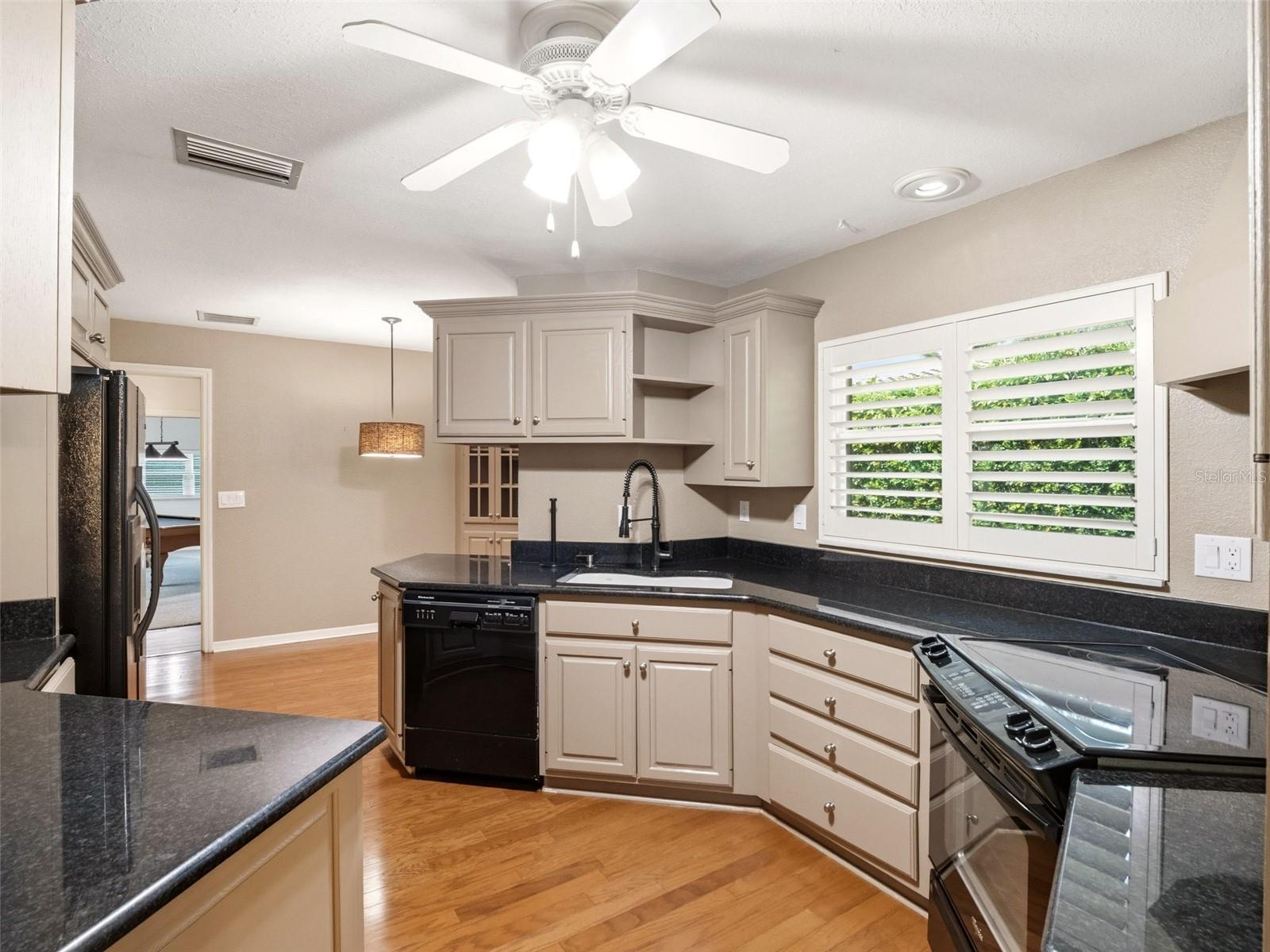 SOUTHERN OAKS - Residential