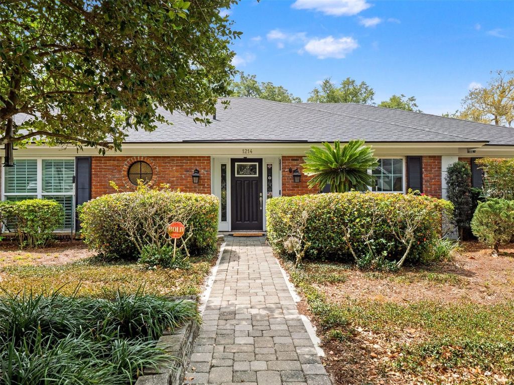Photo of 1214 Sweetbriar Road, Orlando, FL 32806 (MLS # O6405081)
