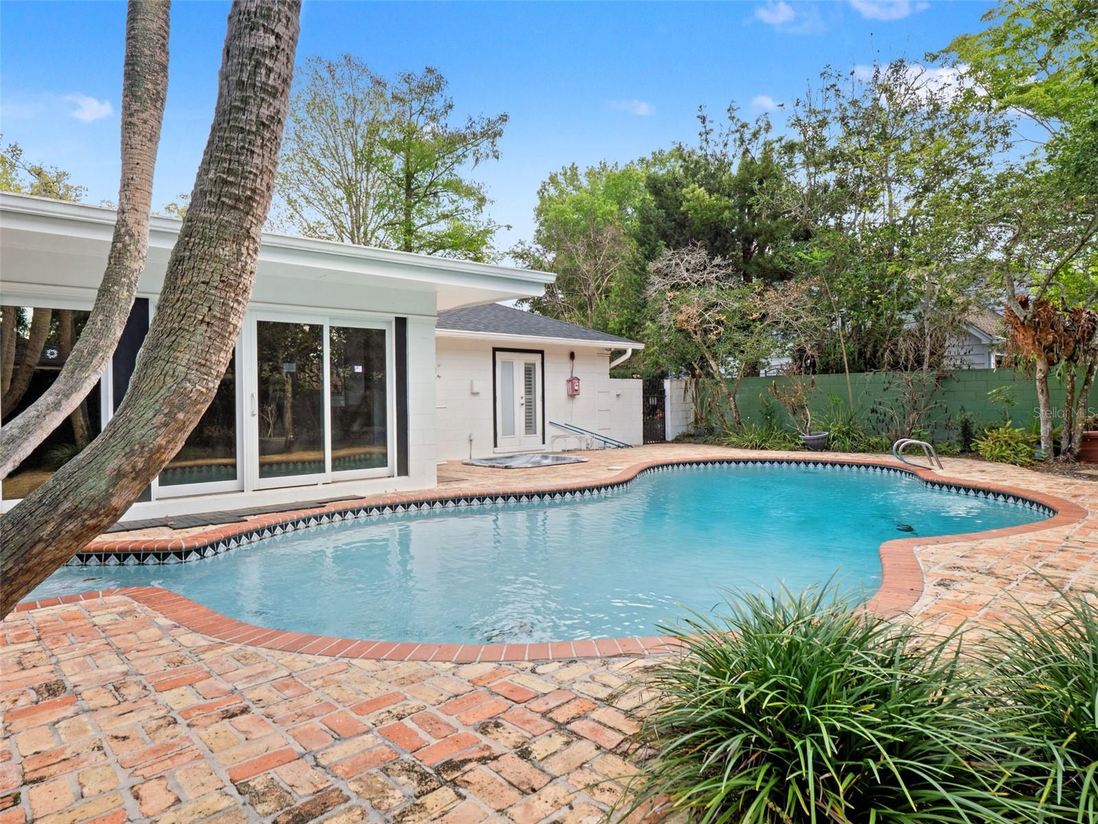 SOUTHERN OAKS - Residential