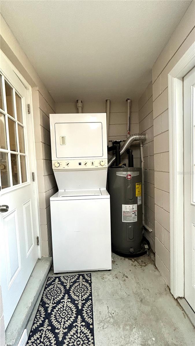 HIGHLAND COURT MANOR - Residential Lease