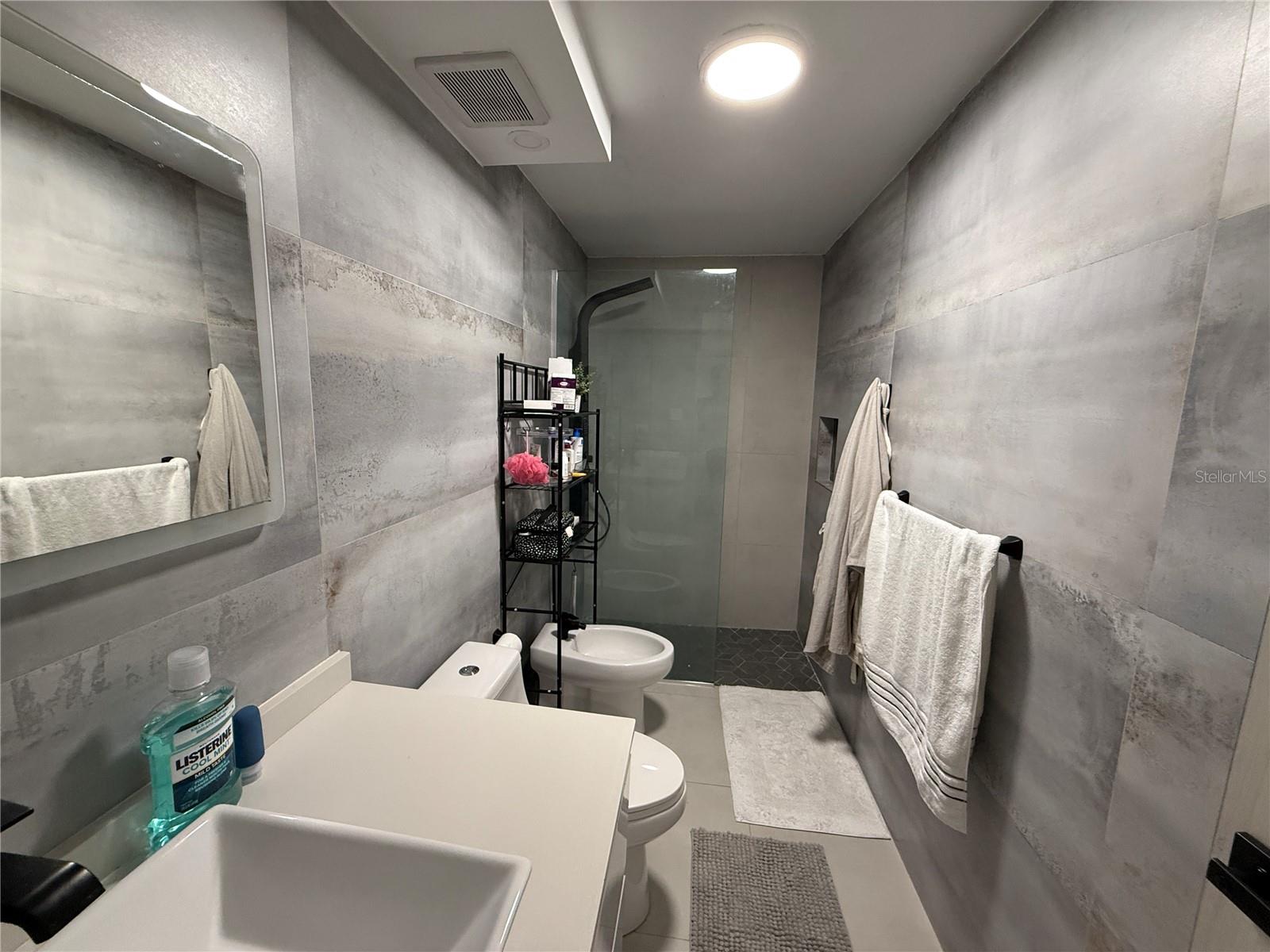 JARDINES DE MONTEHIEDRA - Residential Lease