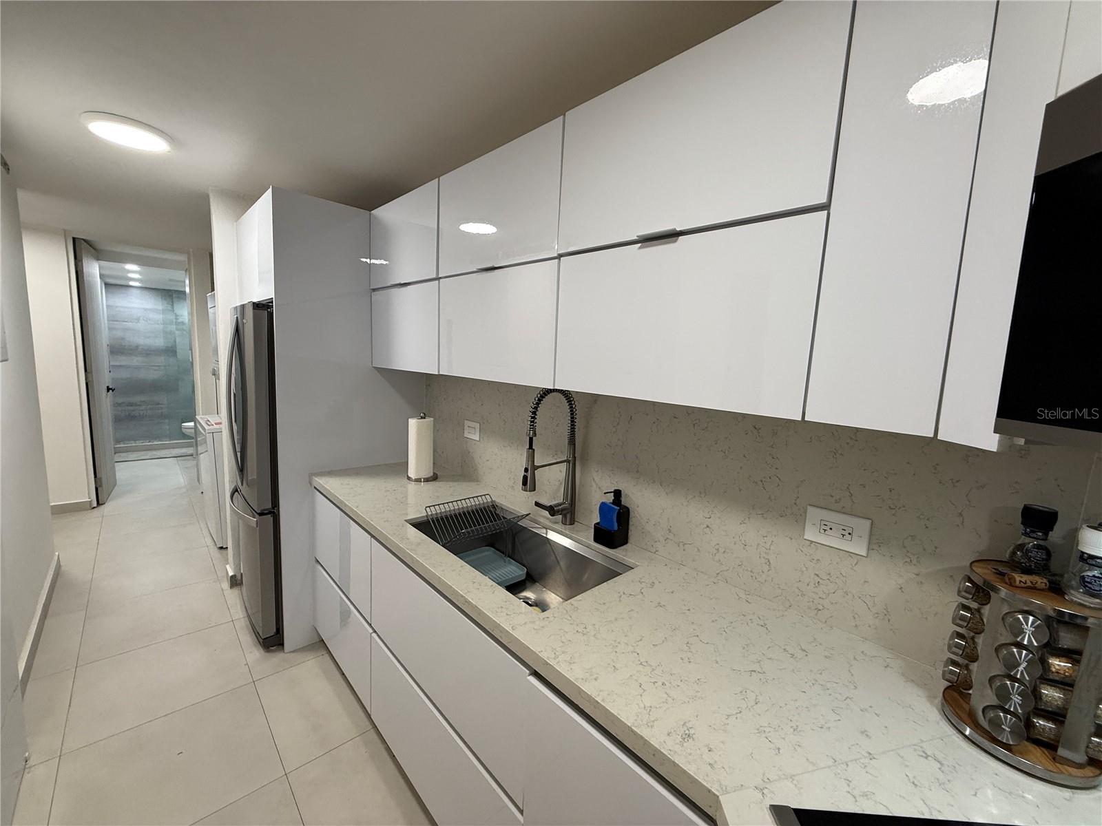 JARDINES DE MONTEHIEDRA - Residential Lease