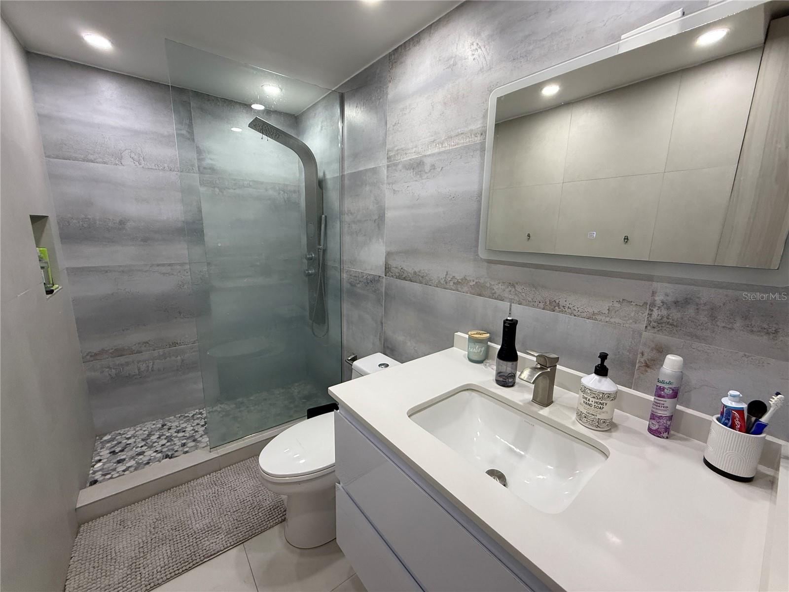 JARDINES DE MONTEHIEDRA - Residential Lease