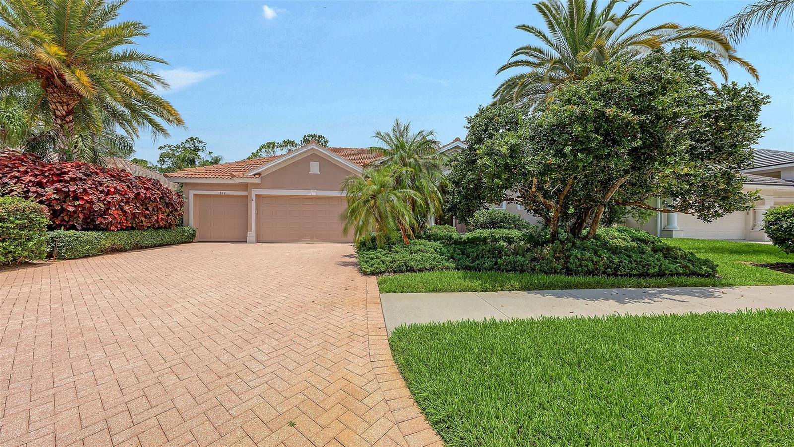 816 SHADOW BAY WAY