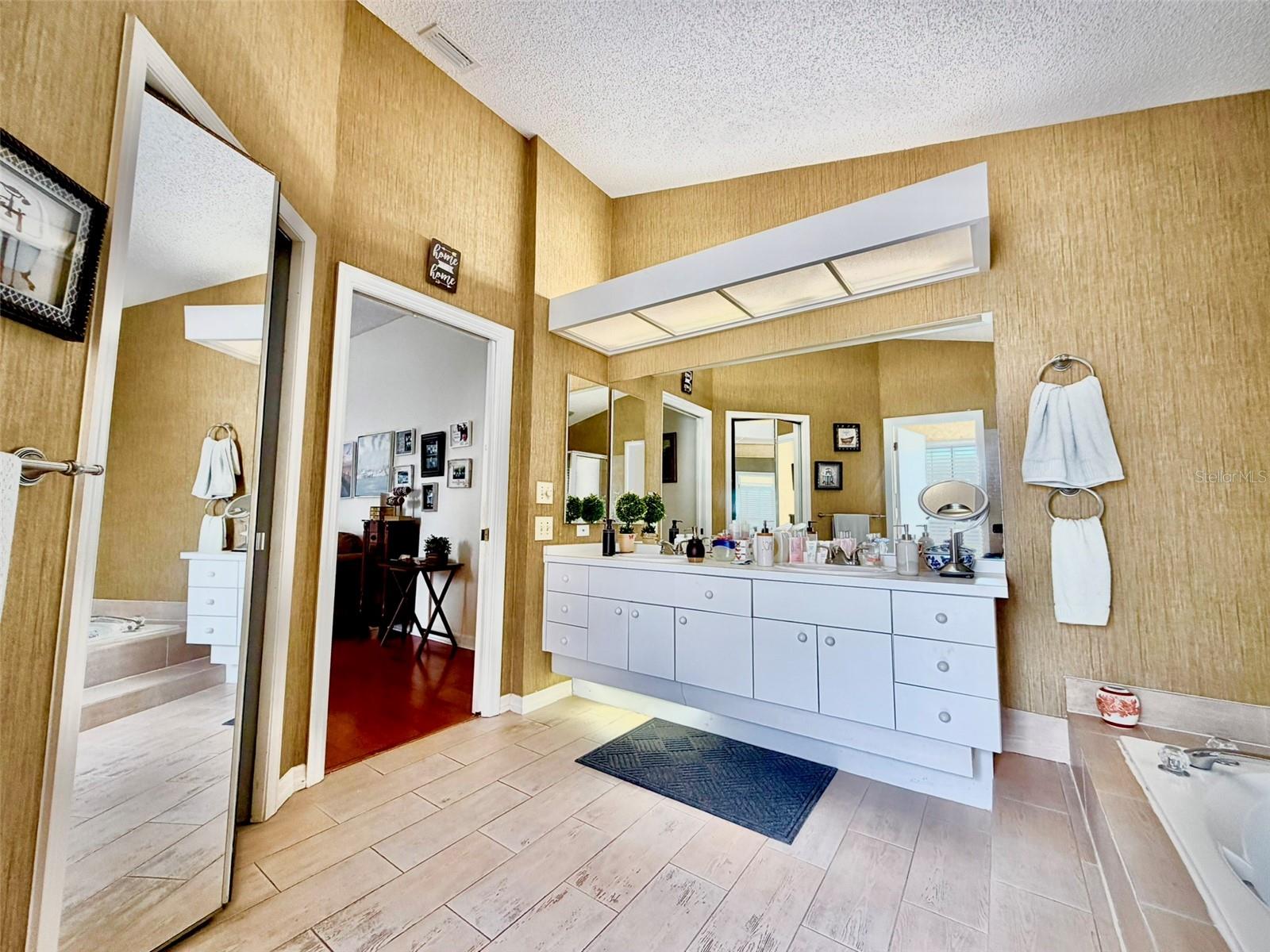 FAIRWAY VILLAGE PINEBARK SUB - Residential