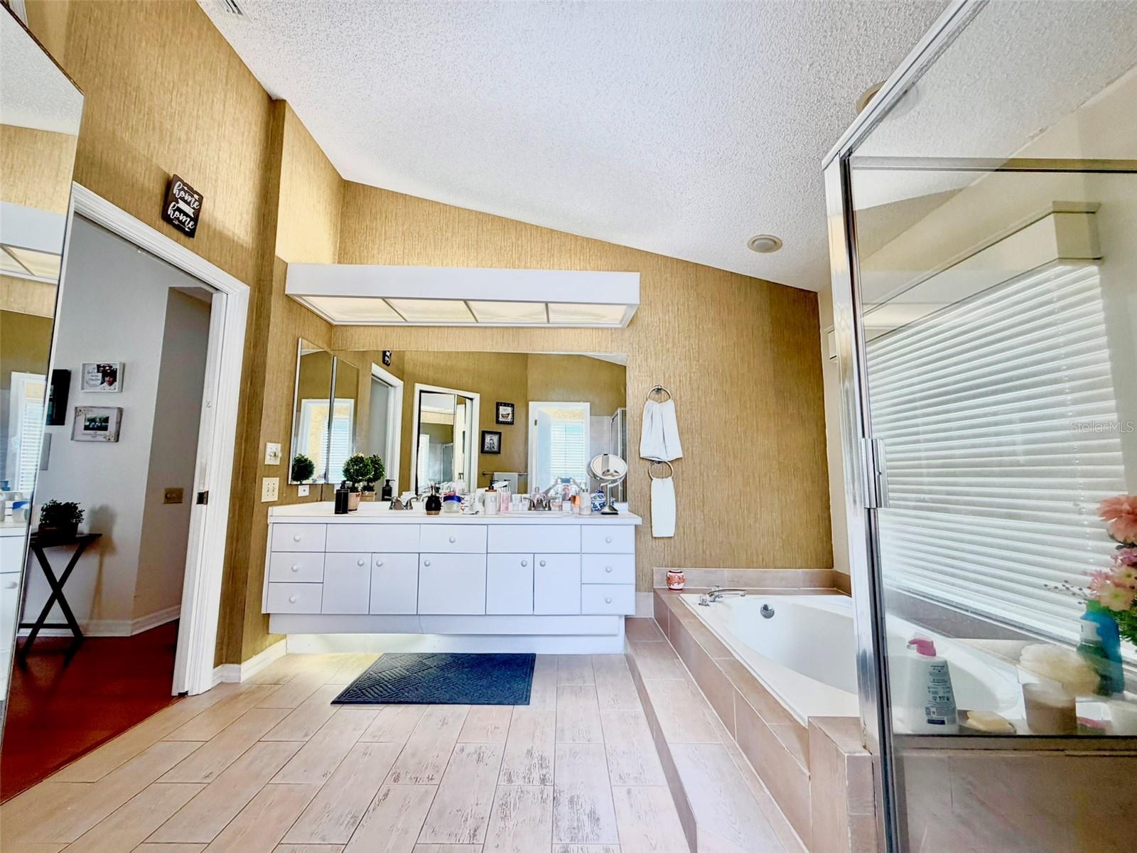 FAIRWAY VILLAGE PINEBARK SUB - Residential