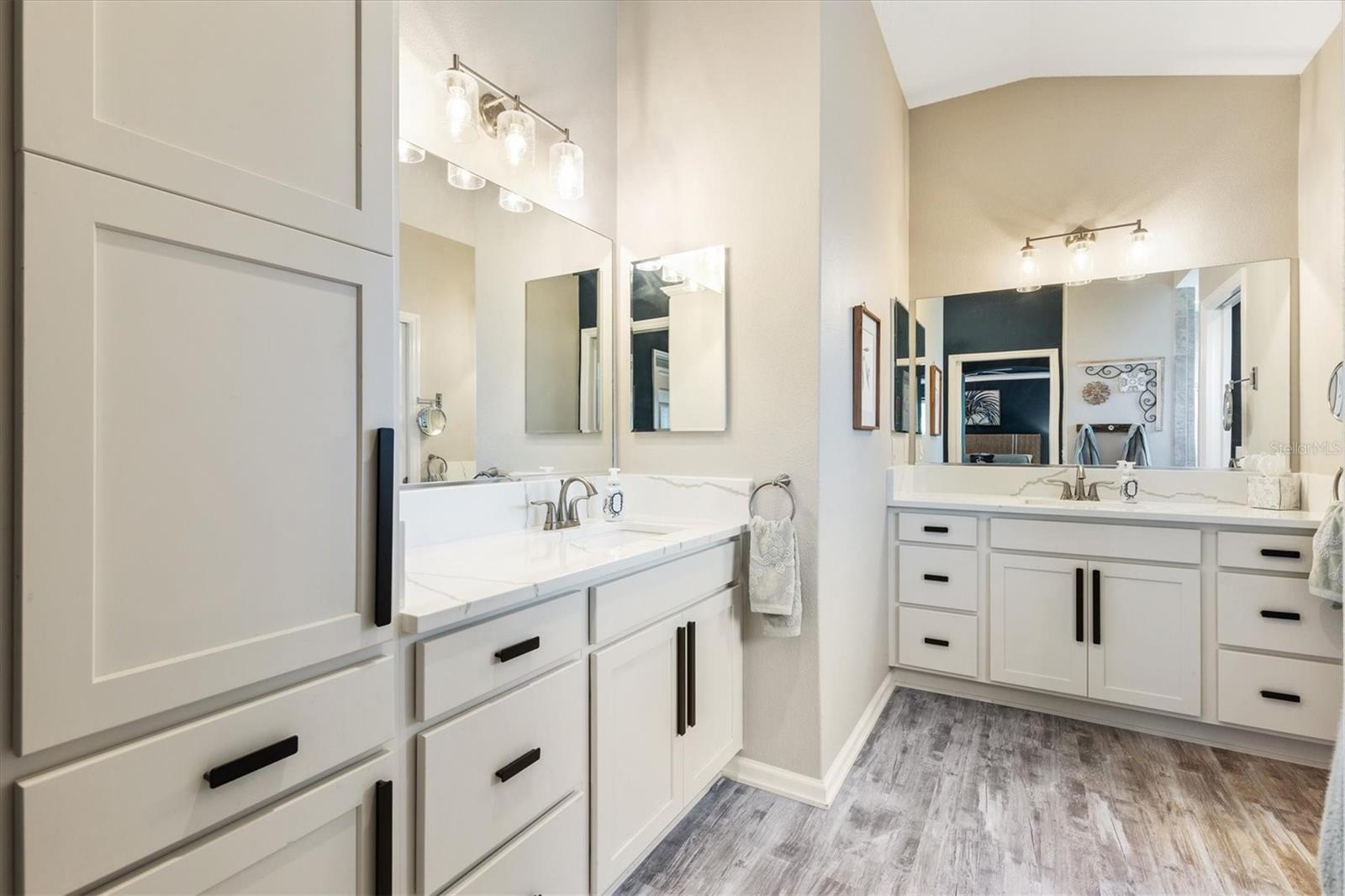 VILLAGE/FENNEY UN #5 - Residential