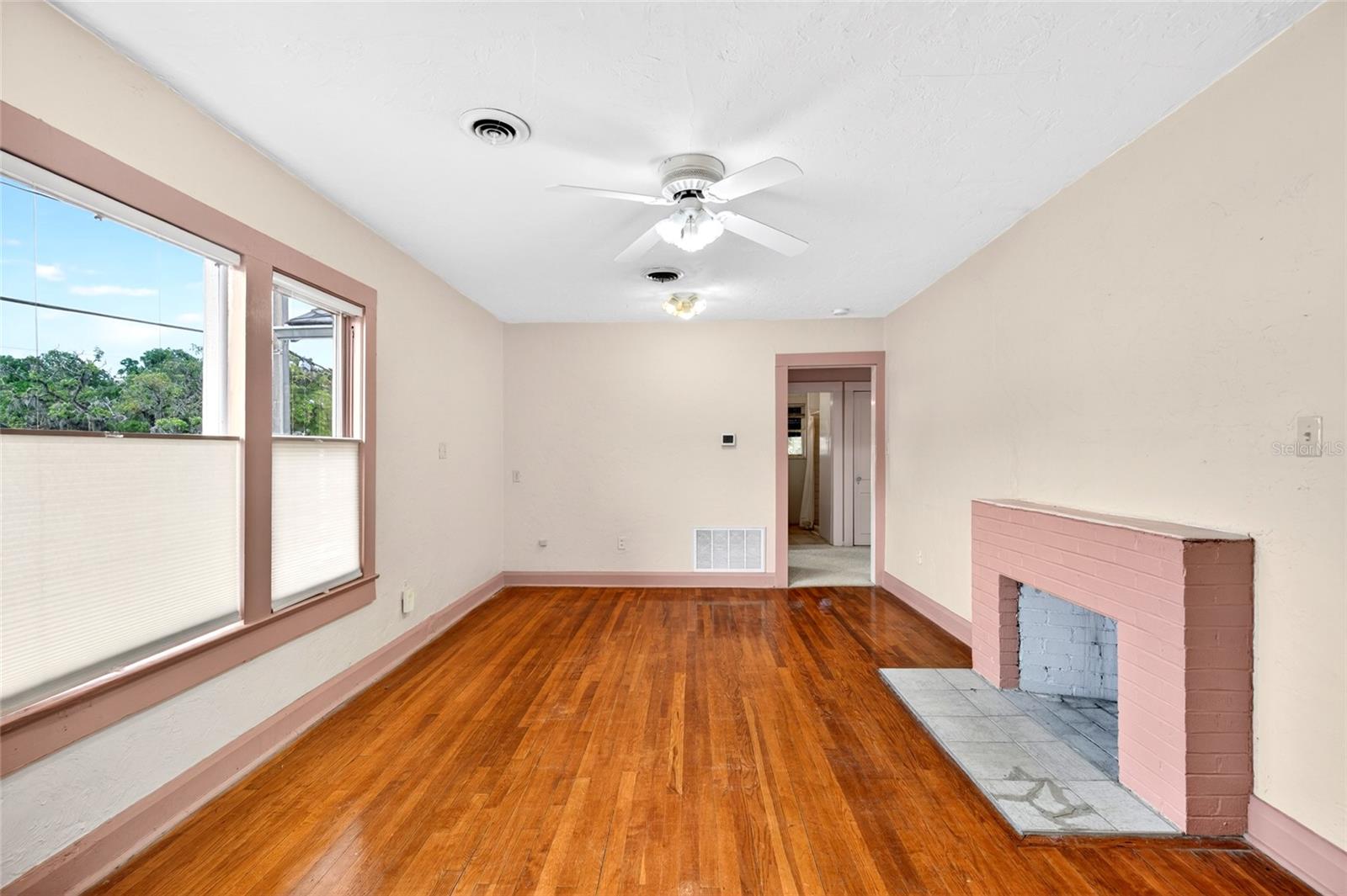 FORT KING HEIGHTS - Commercial Lease