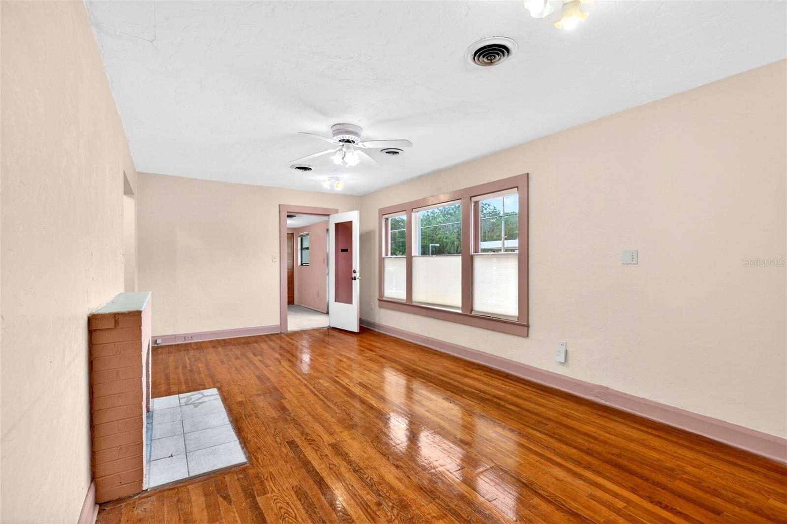 FORT KING HEIGHTS - Commercial Lease