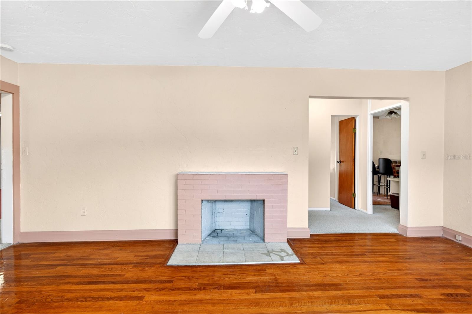 FORT KING HEIGHTS - Commercial Lease