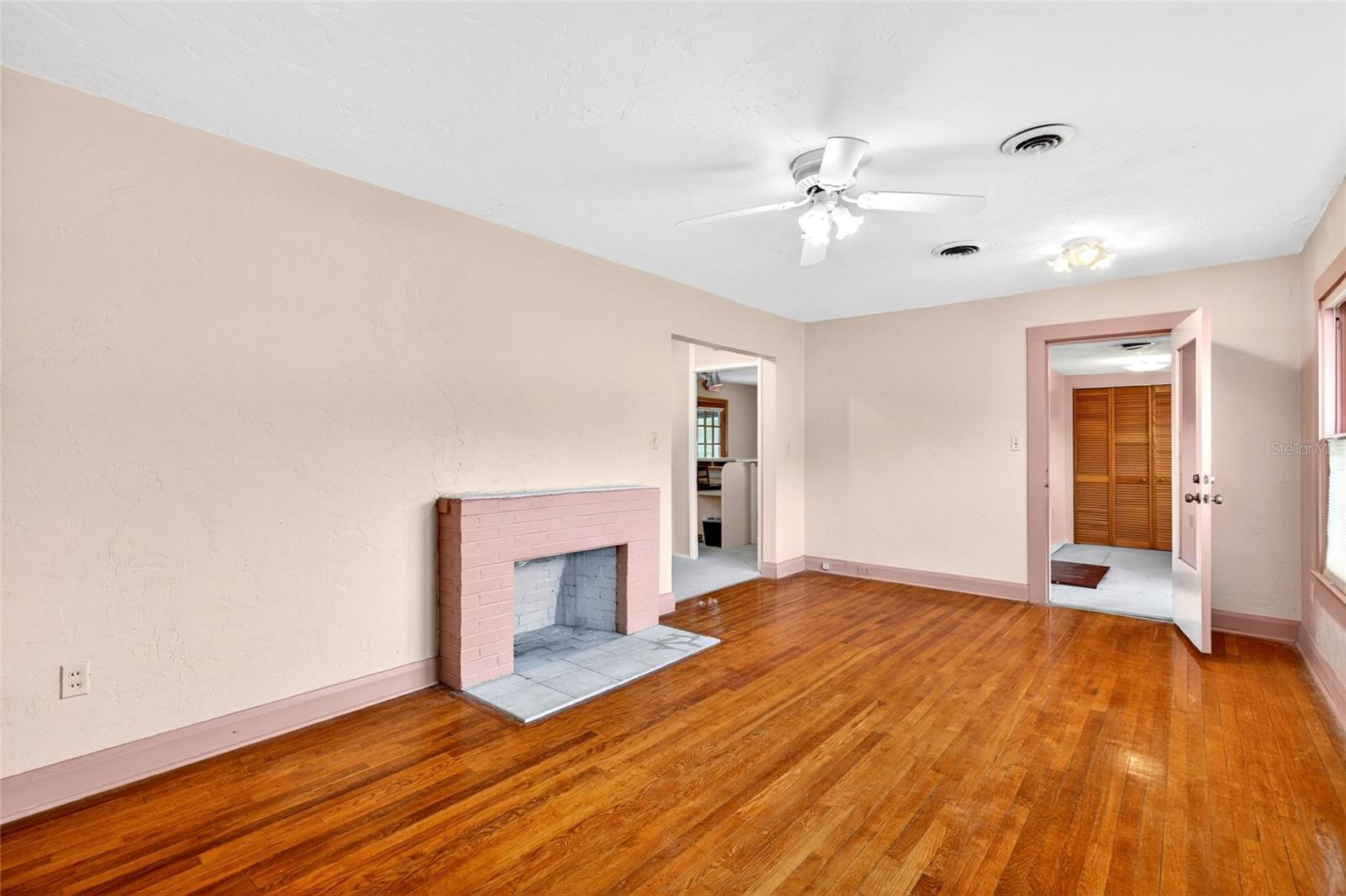 FORT KING HEIGHTS - Commercial Lease