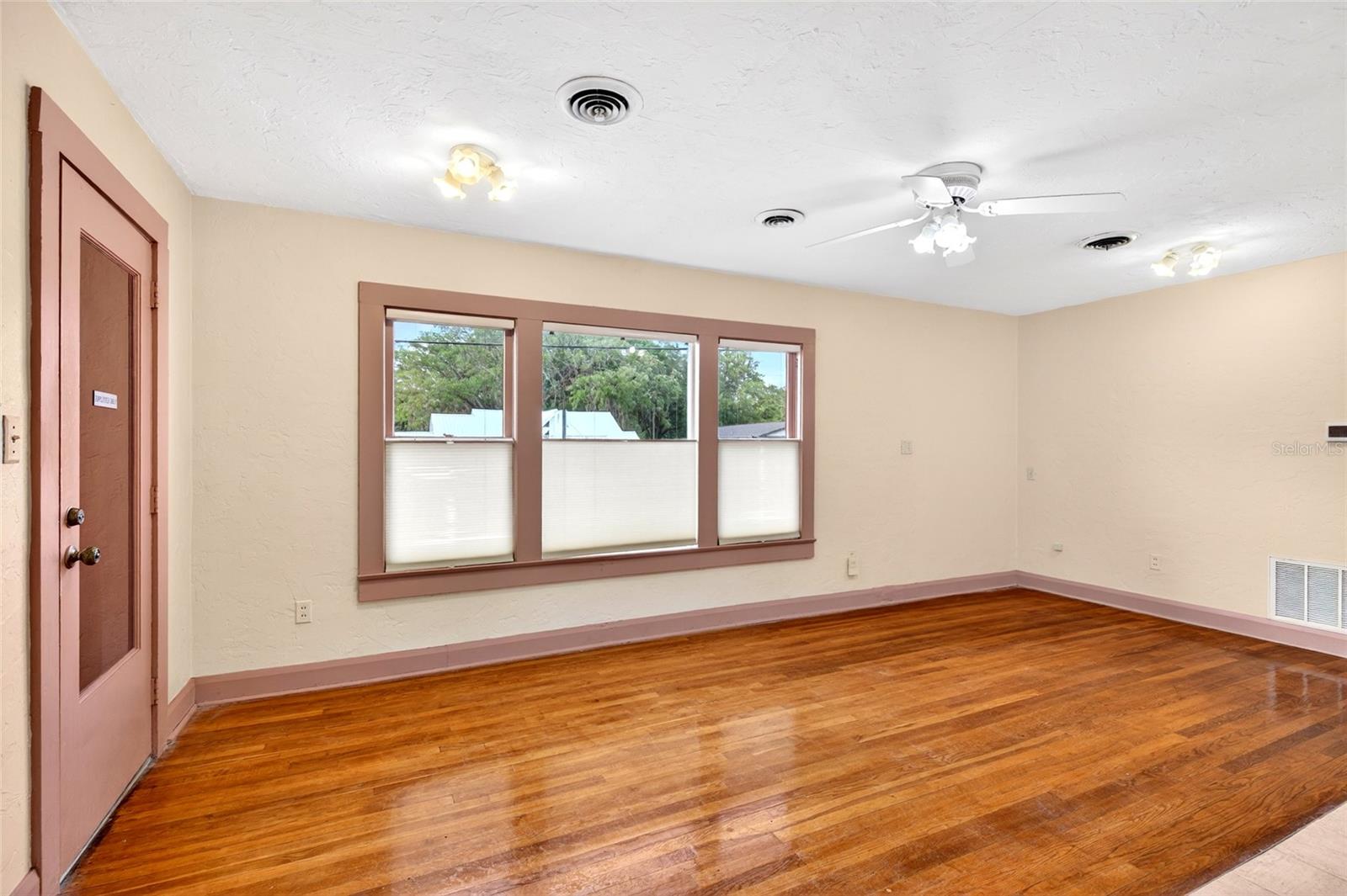 FORT KING HEIGHTS - Commercial Lease