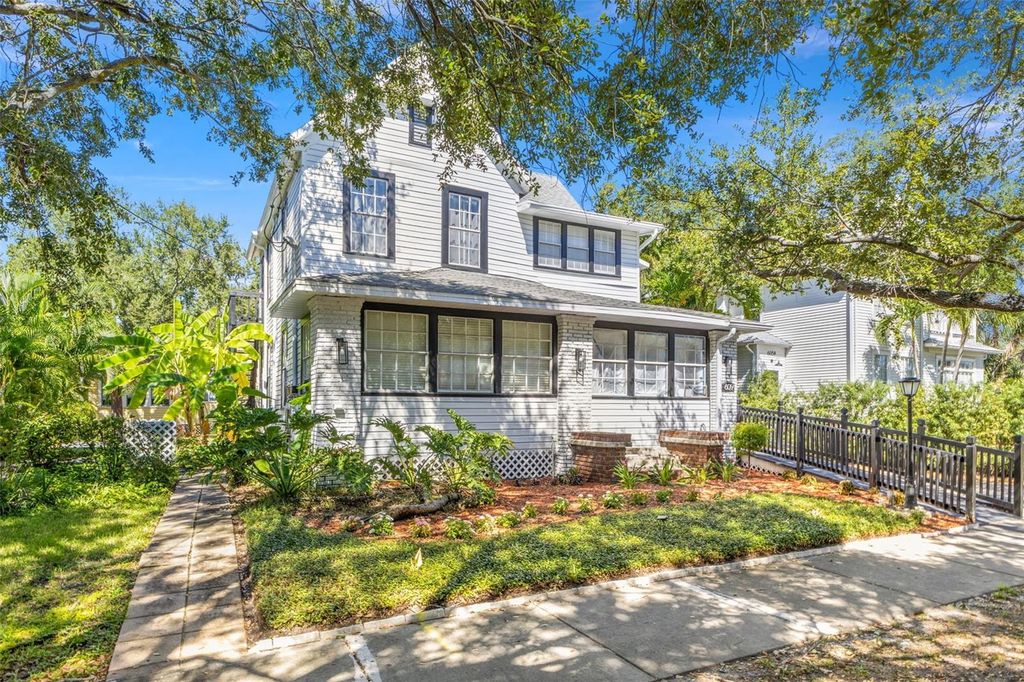 Photo of 609 W Azeele Street, Tampa, FL 33606 (MLS # TB8440289)