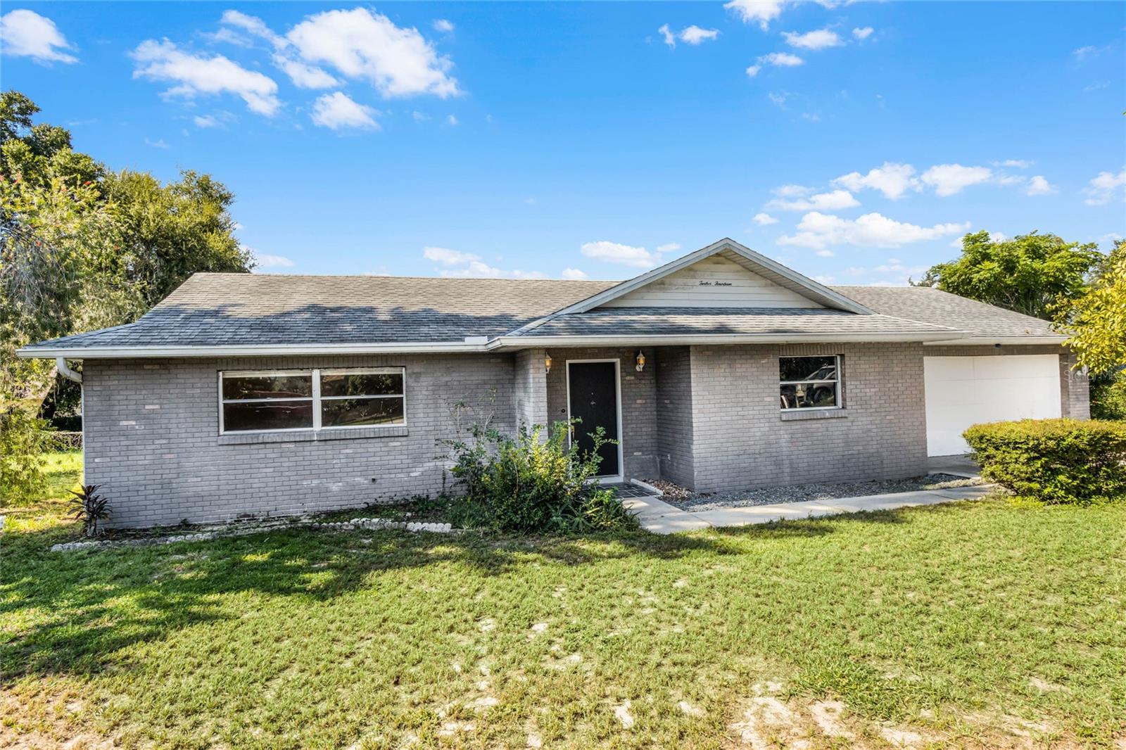 SO much potential! (Seller to give credit for carpets)This charming 4-bedroom, 2-bath property is nestled in a tranquil, quiet neighborhood on a spacious lot of OVER .25 acre, offering plenty of room for outdoor activities and gardening. With NO HOA FEEs, you have the freedom to customize and enjoy your space without restrictions.
Step outside to find a large screened-in lanai, perfect for relaxing and entertaining year-round, while the fully fenced-in backyard. The home’s prime location near the Chain of Lakes makes it easy to enjoy boating, fishing, and all the natural beauty the area has to offer.
Don’t miss the chance to own this gem in Winter Haven! Schedule your private tour today and discover all the wonderful features this home has to offer.