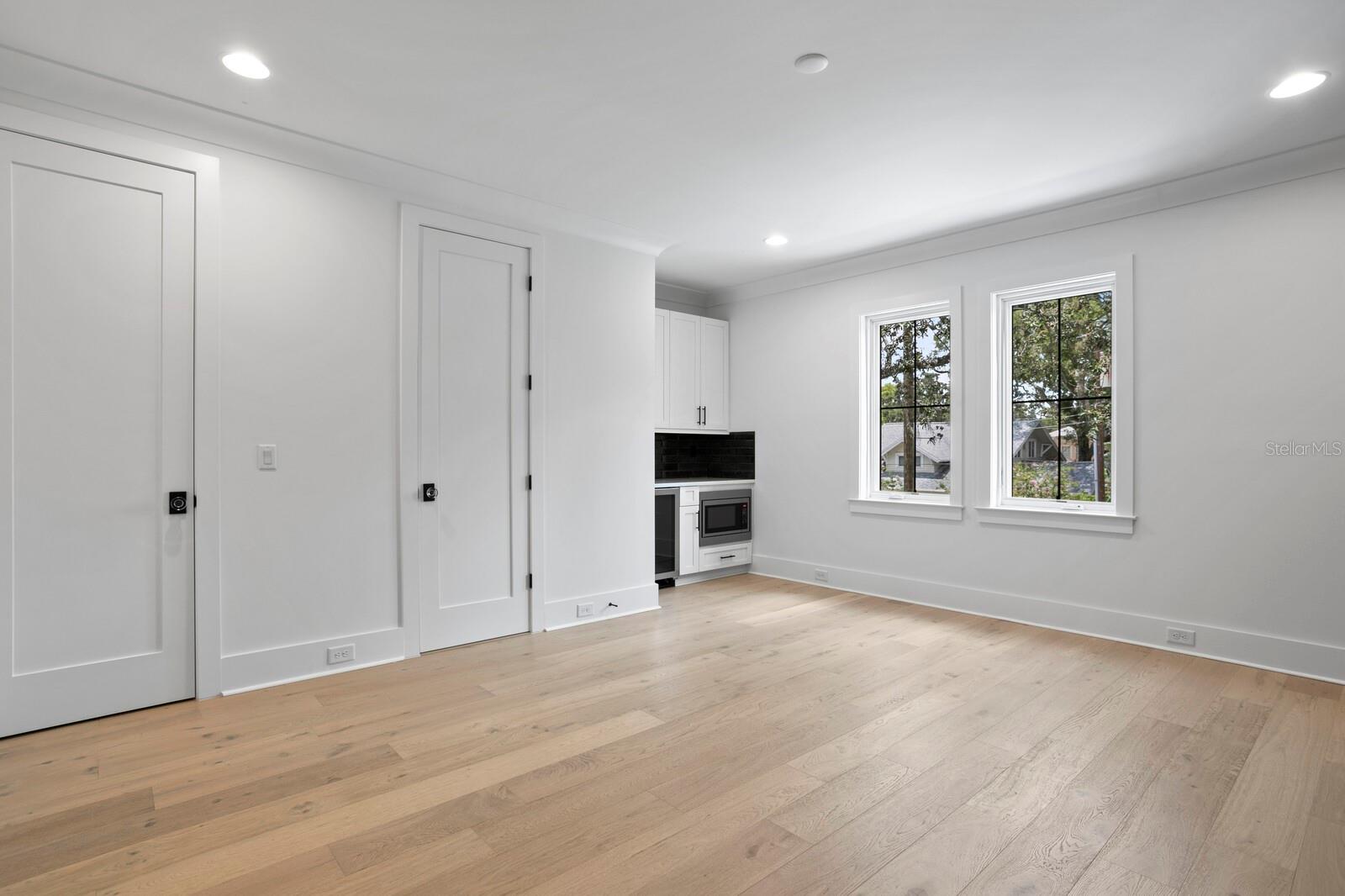 HYDE PARK WEST - Residential