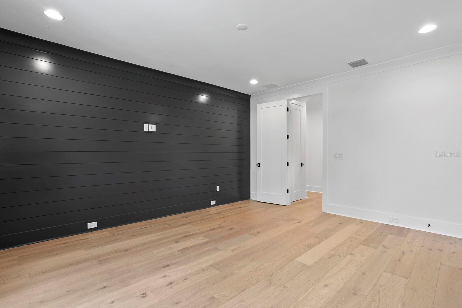 HYDE PARK WEST - Residential