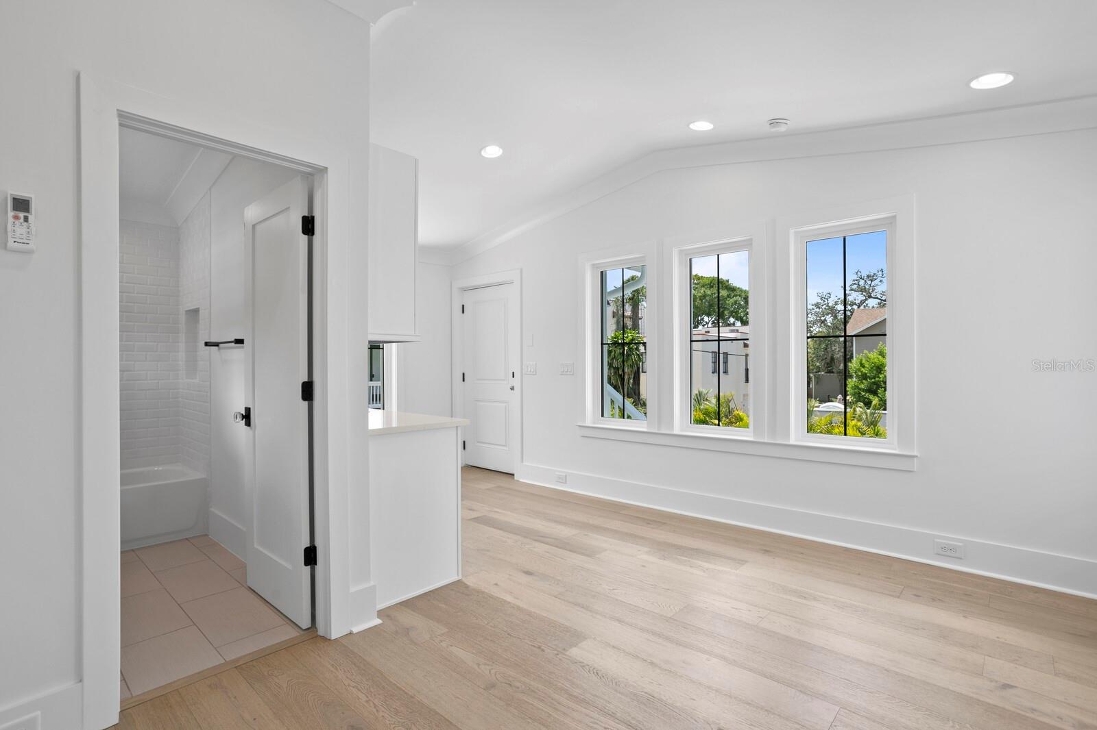 HYDE PARK WEST - Residential