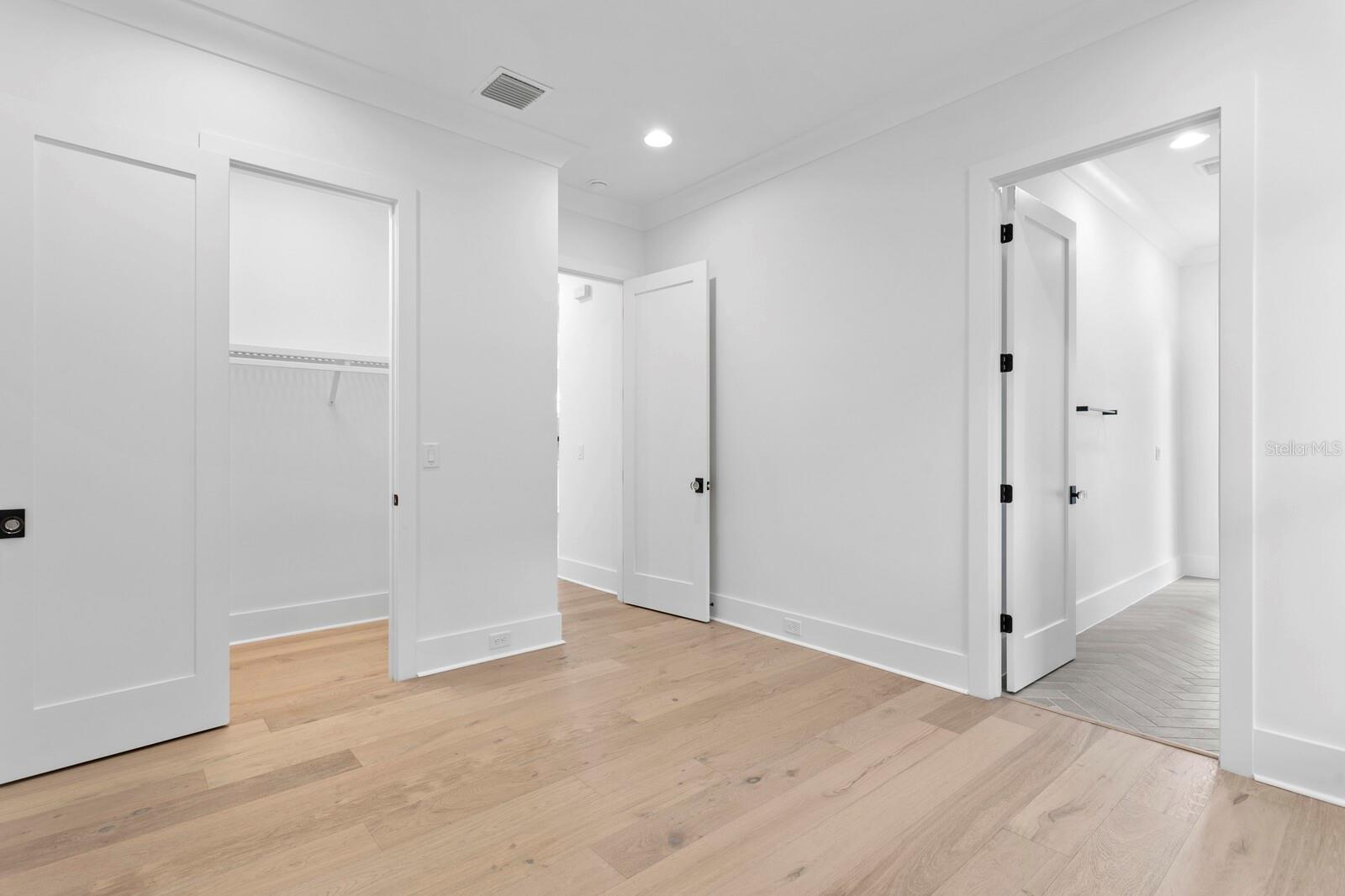 HYDE PARK WEST - Residential