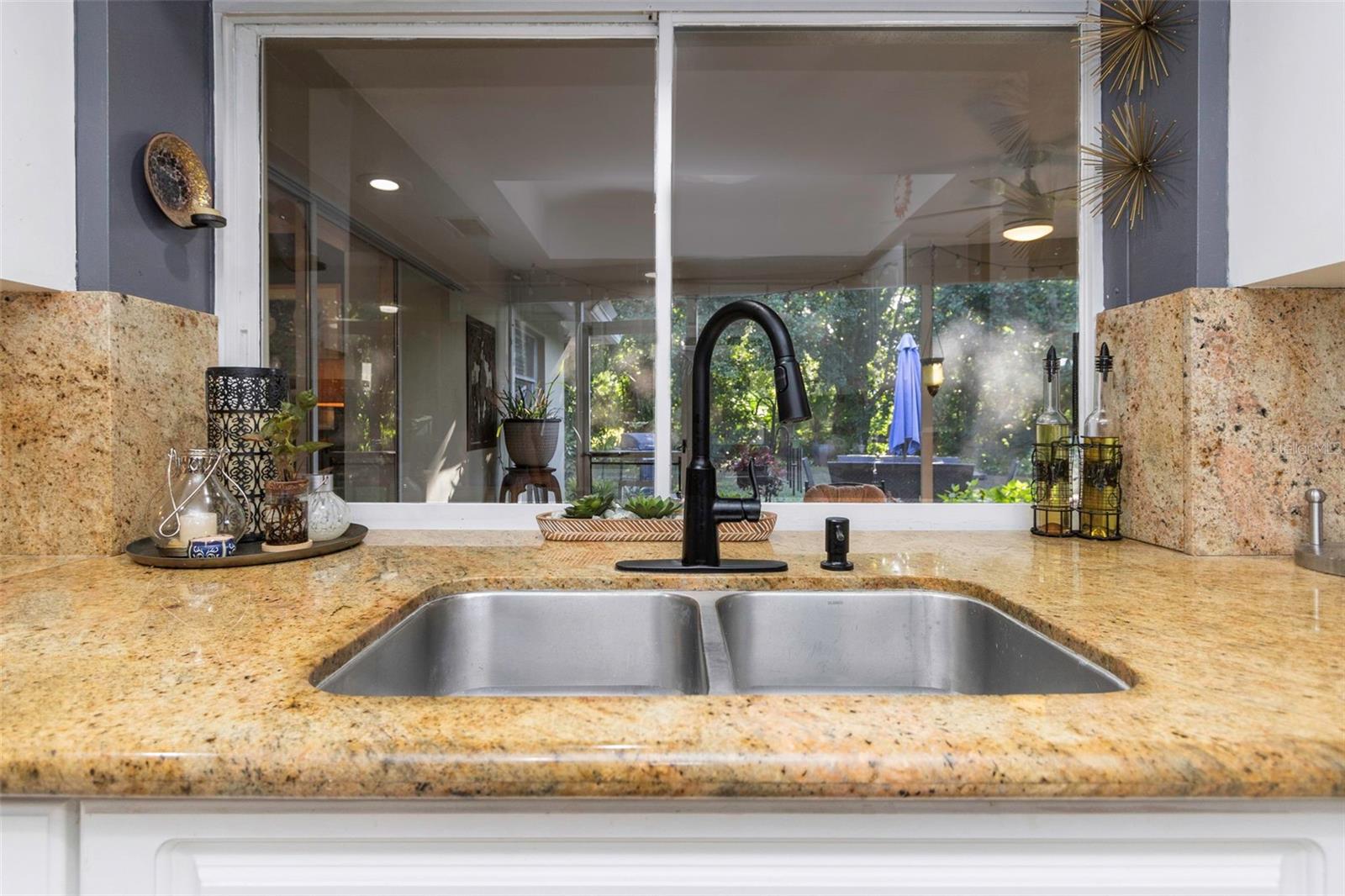 ARMISTEAD MANOR - Residential