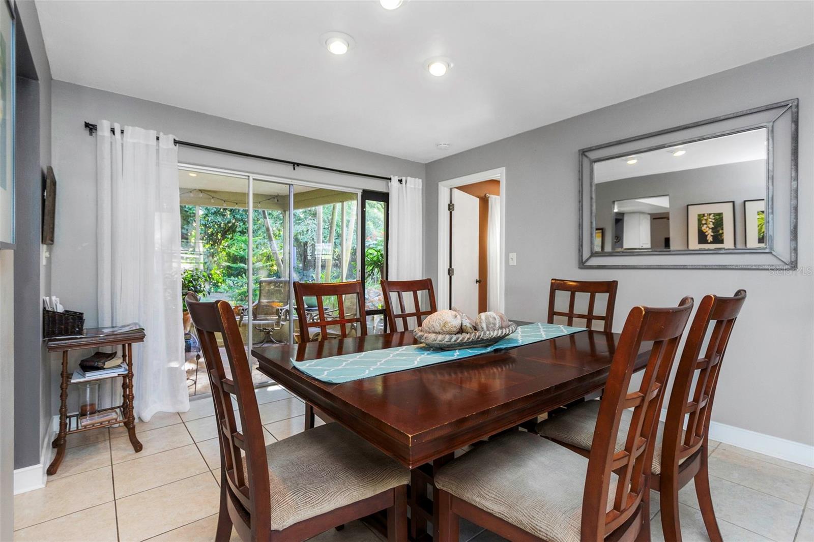 ARMISTEAD MANOR - Residential