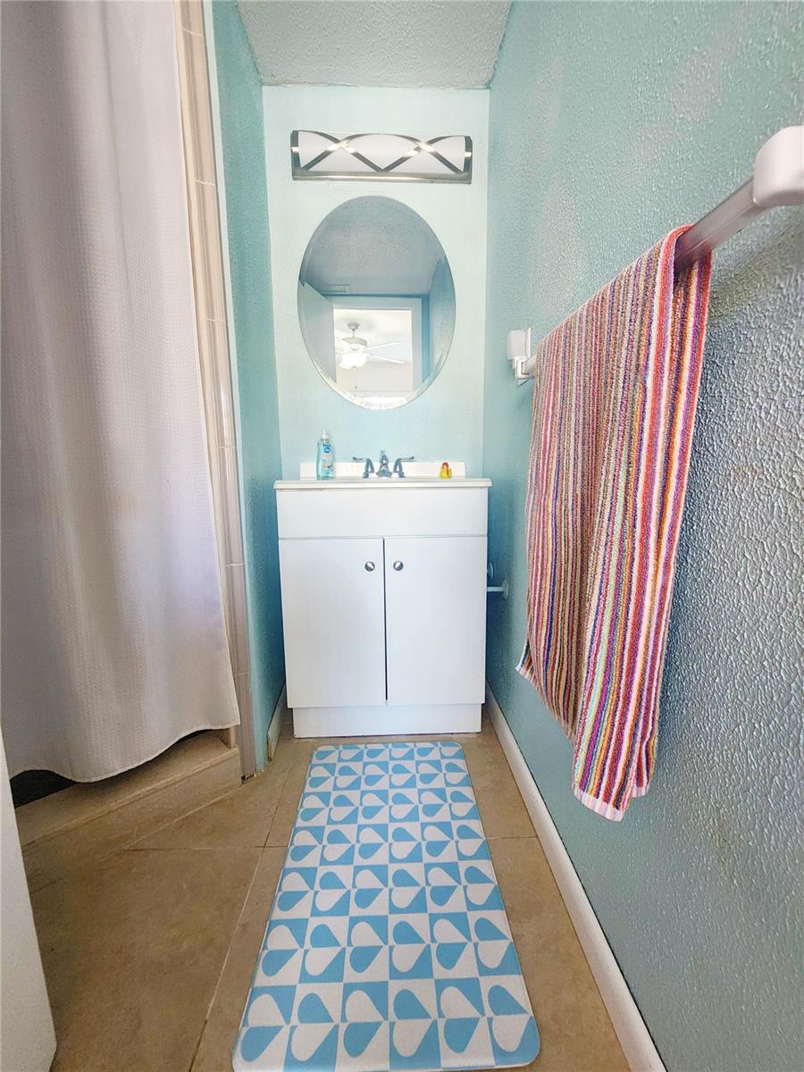 LAKE BENTLEY SHORES CONDO PH 01 - Residential