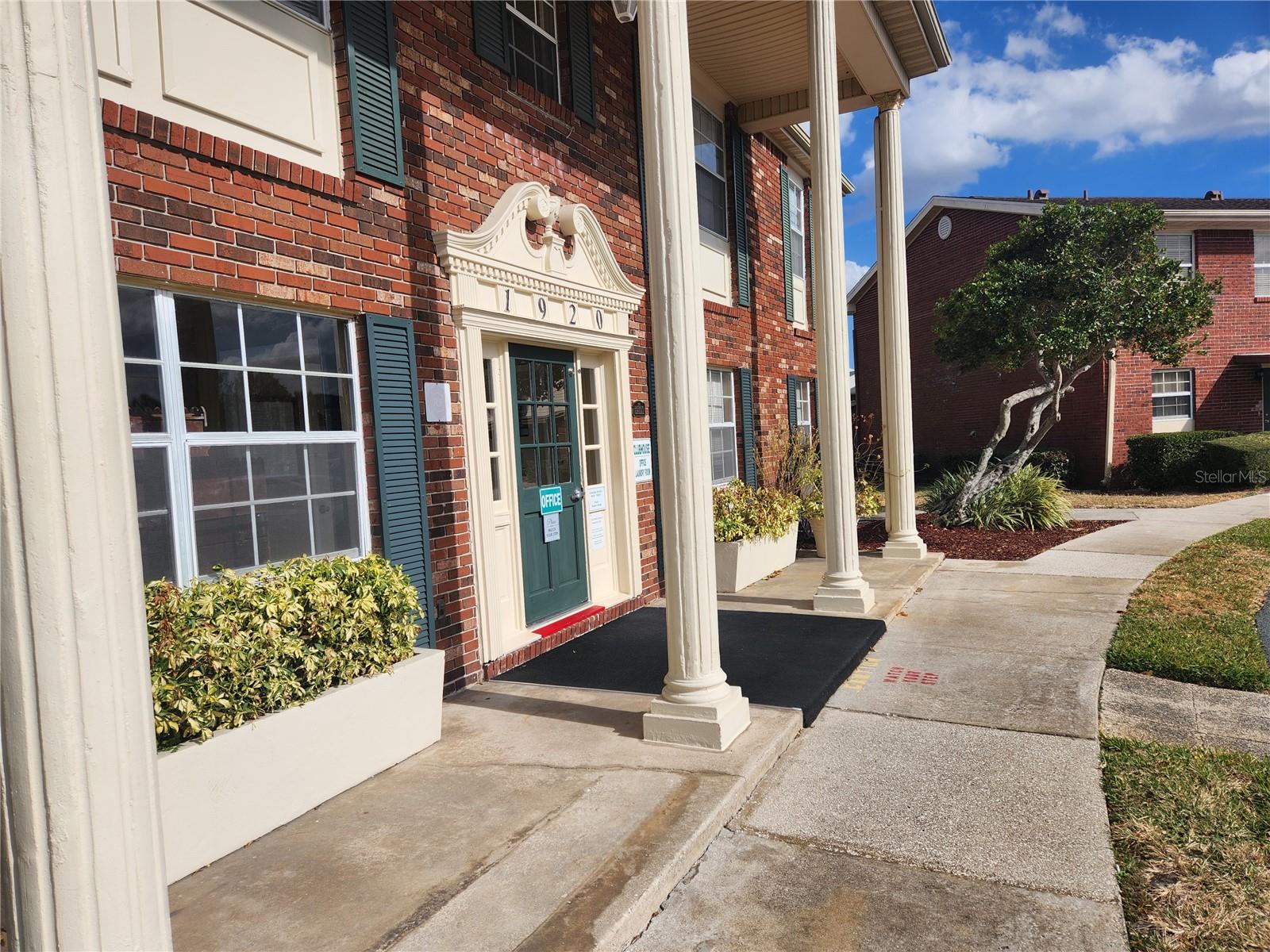 LAKE BENTLEY SHORES CONDO PH 01 - Residential