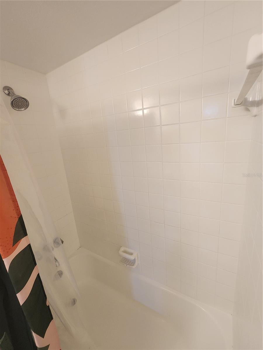 LAKE BENTLEY SHORES CONDO PH 01 - Residential