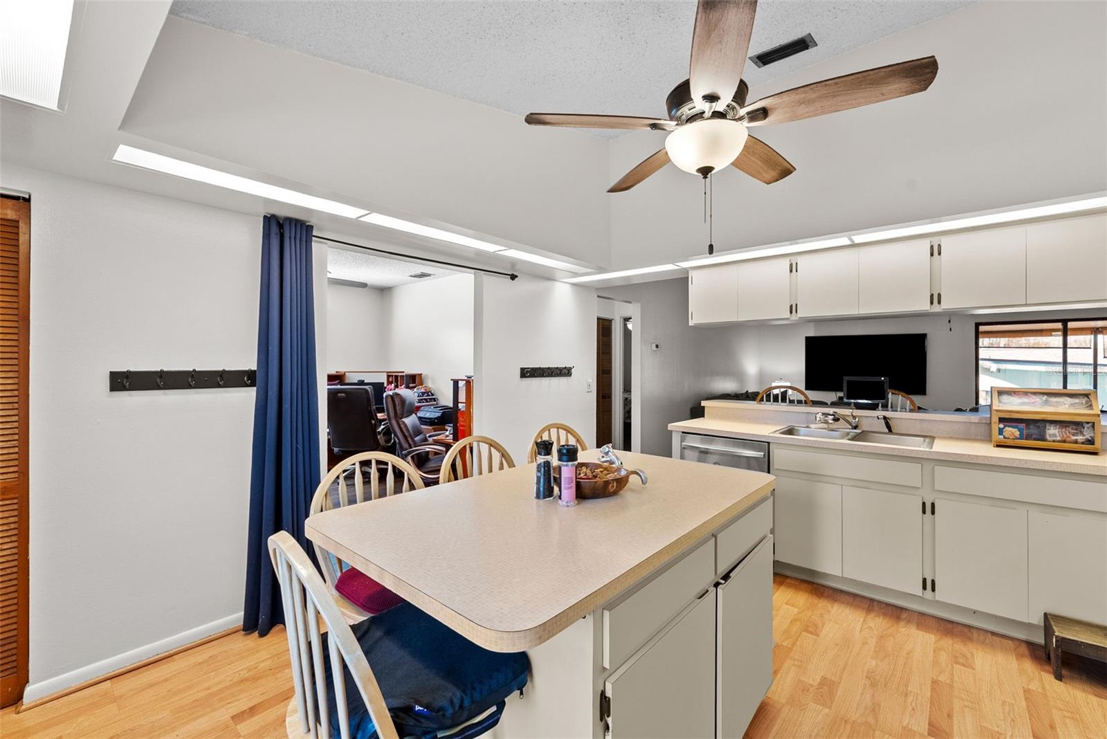 LAKE PADGETT ESTATES EAST - Residential