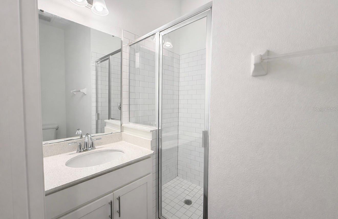 LIVE/WORK UNS/UPTOWN AVALON - Residential Lease