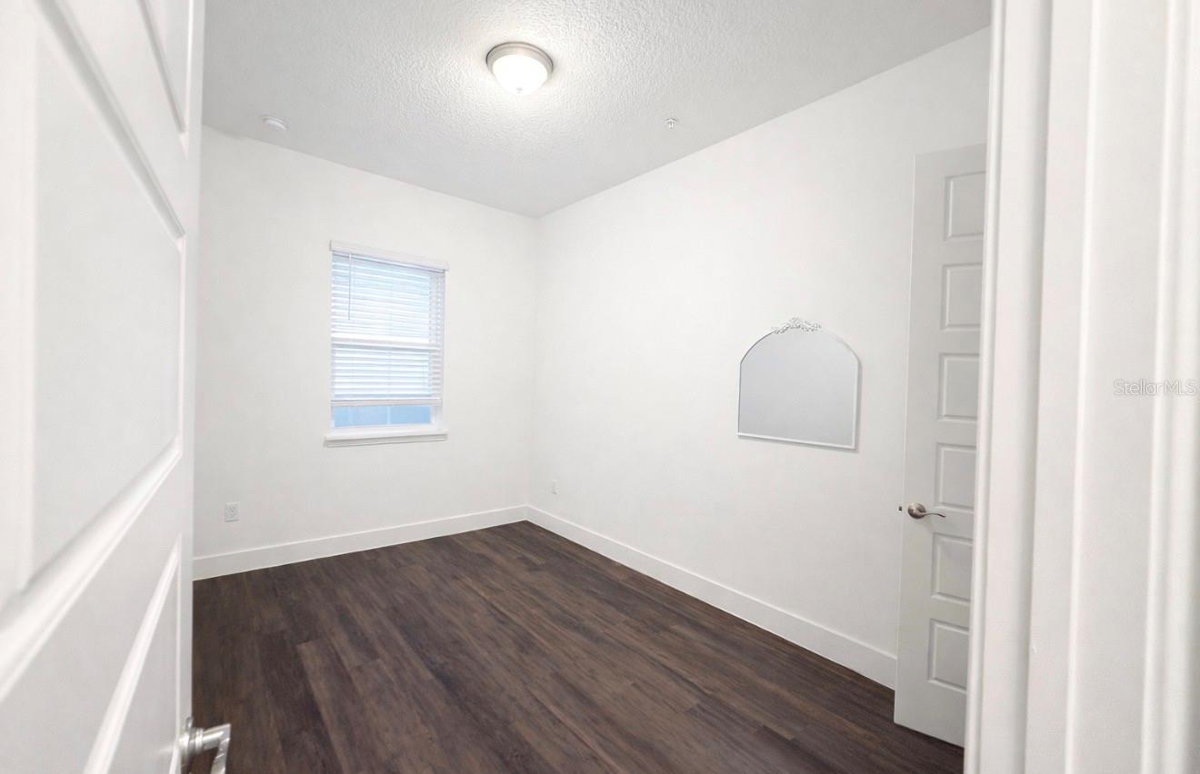 LIVE/WORK UNS/UPTOWN AVALON - Residential Lease