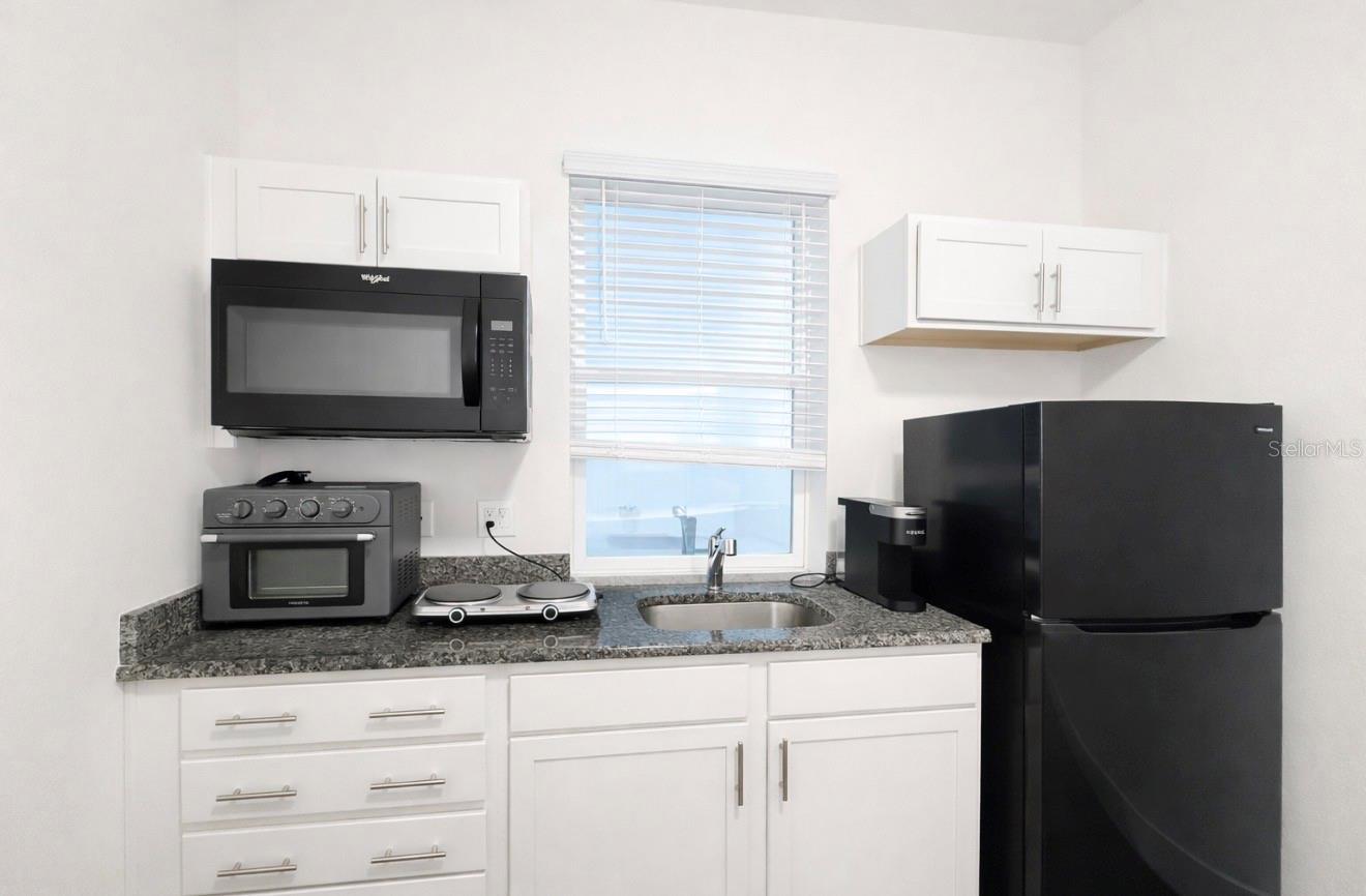 LIVE/WORK UNS/UPTOWN AVALON - Residential Lease