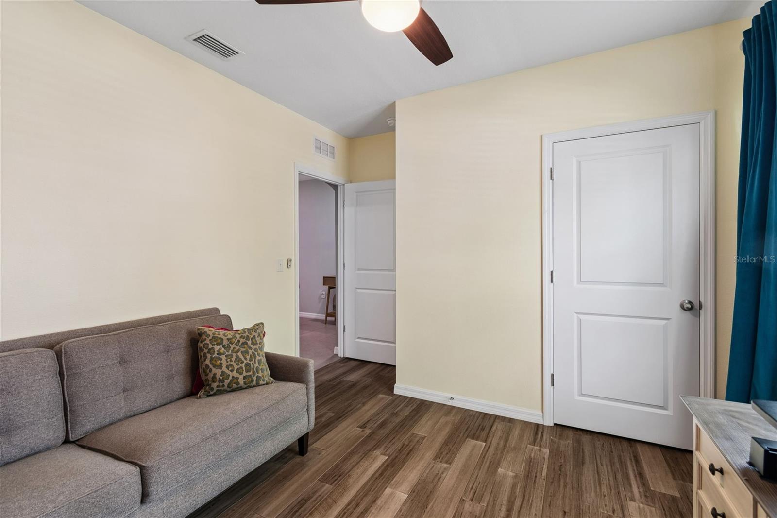 THE OAKS - Residential