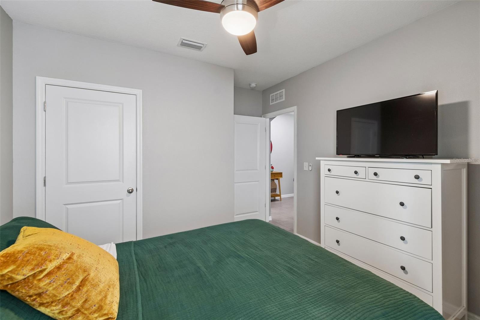 THE OAKS - Residential