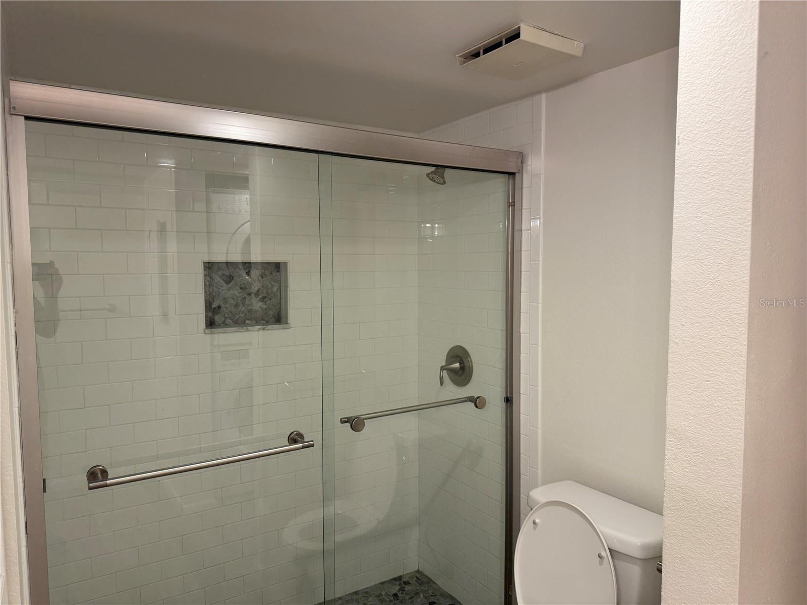 ASHTON LAKES 01 & 02 - Residential Lease