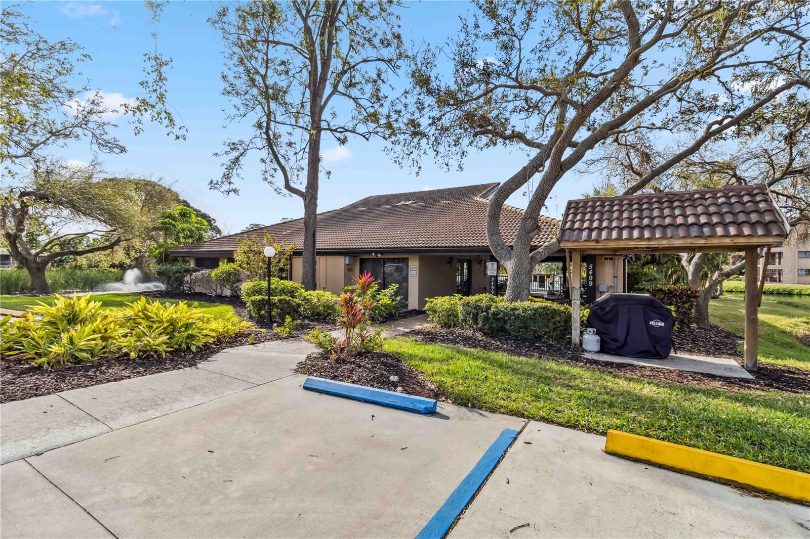 ASHTON LAKES 01 & 02 - Residential Lease