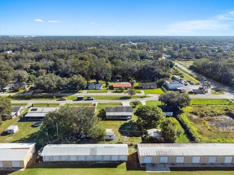 A home in AUBURNDALE