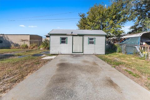 A home in AUBURNDALE