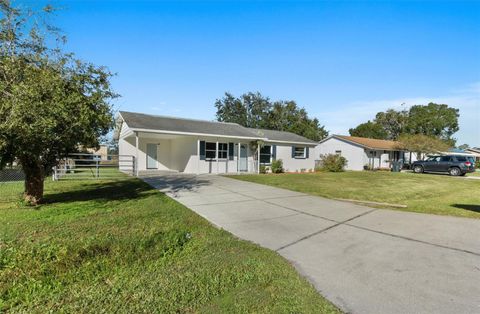 A home in AUBURNDALE