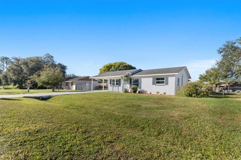 A home in AUBURNDALE