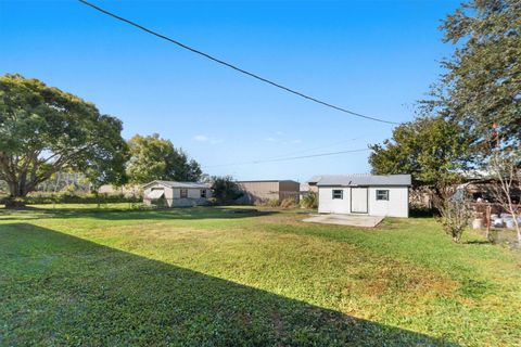 A home in AUBURNDALE