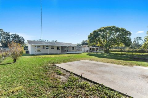 A home in AUBURNDALE