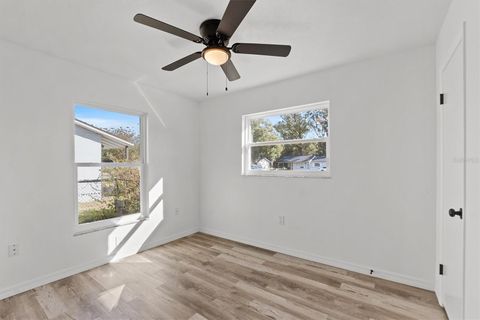 A home in AUBURNDALE