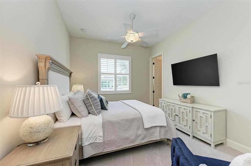 FOUNDERS CLUB - Residential