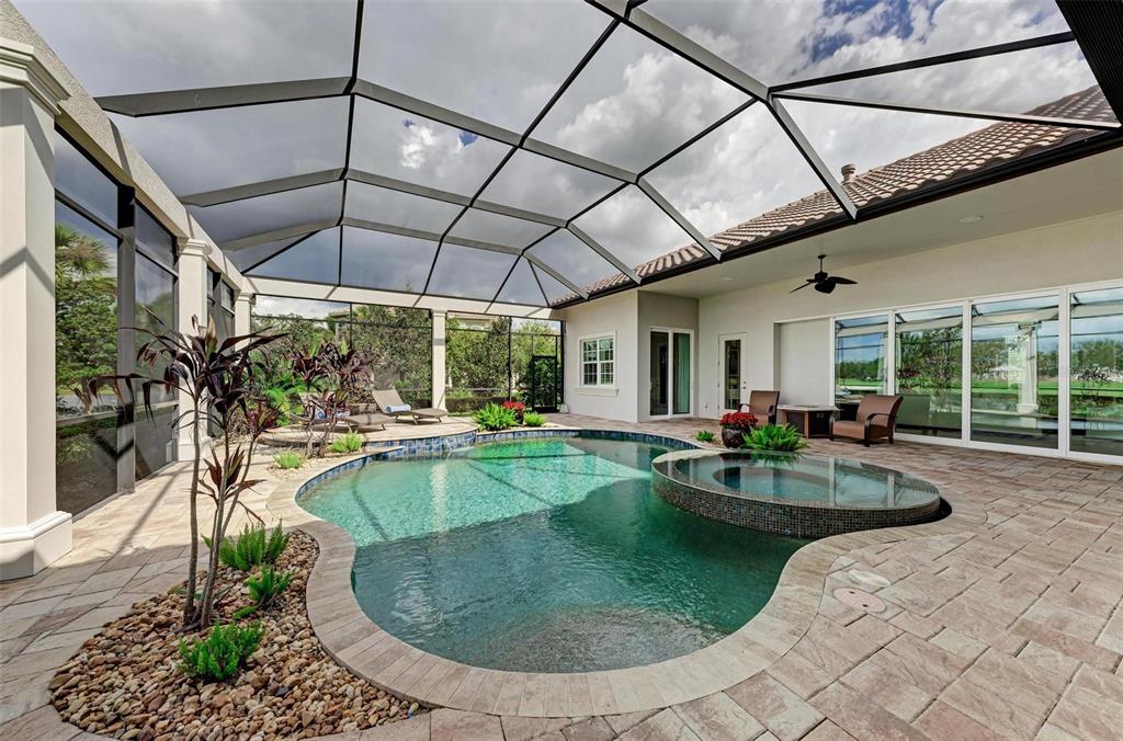 FOUNDERS CLUB - Residential