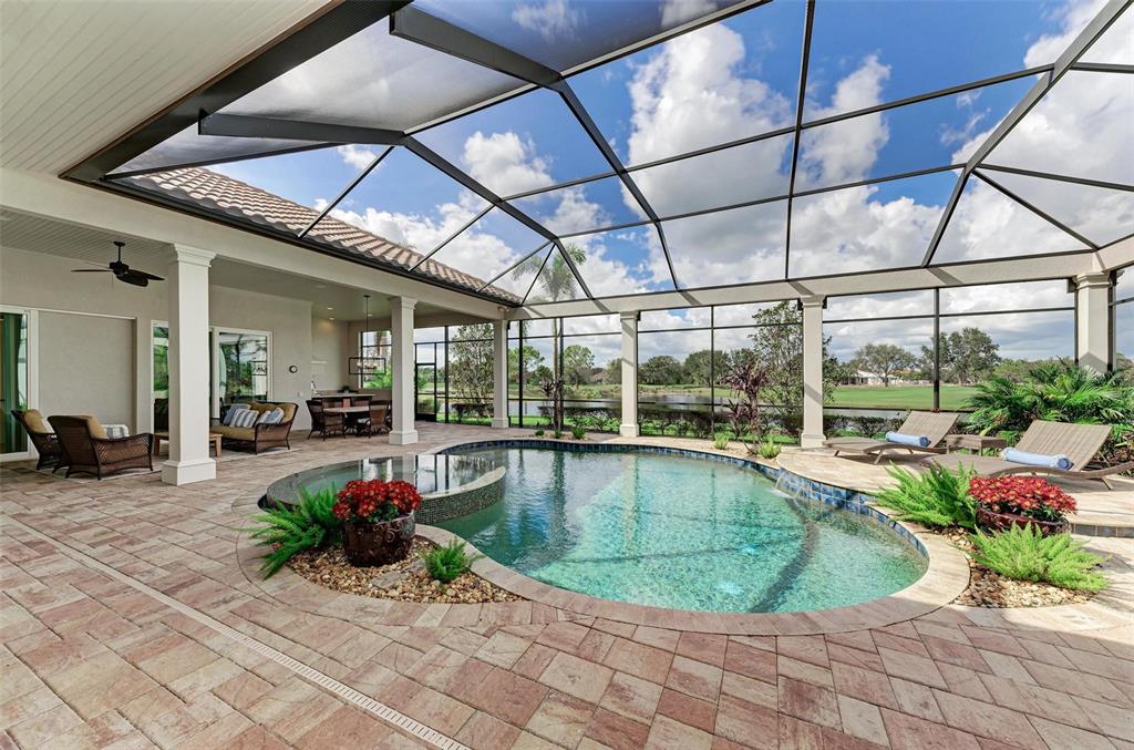 FOUNDERS CLUB - Residential