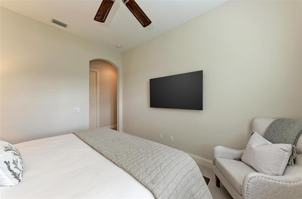 FOUNDERS CLUB - Residential