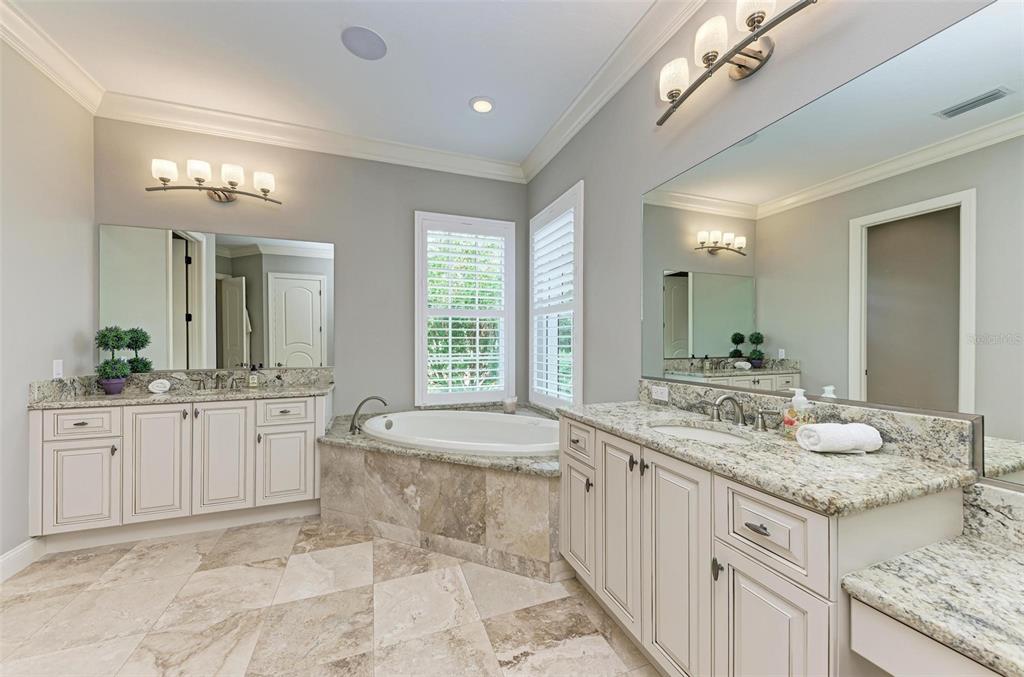 FOUNDERS CLUB - Residential