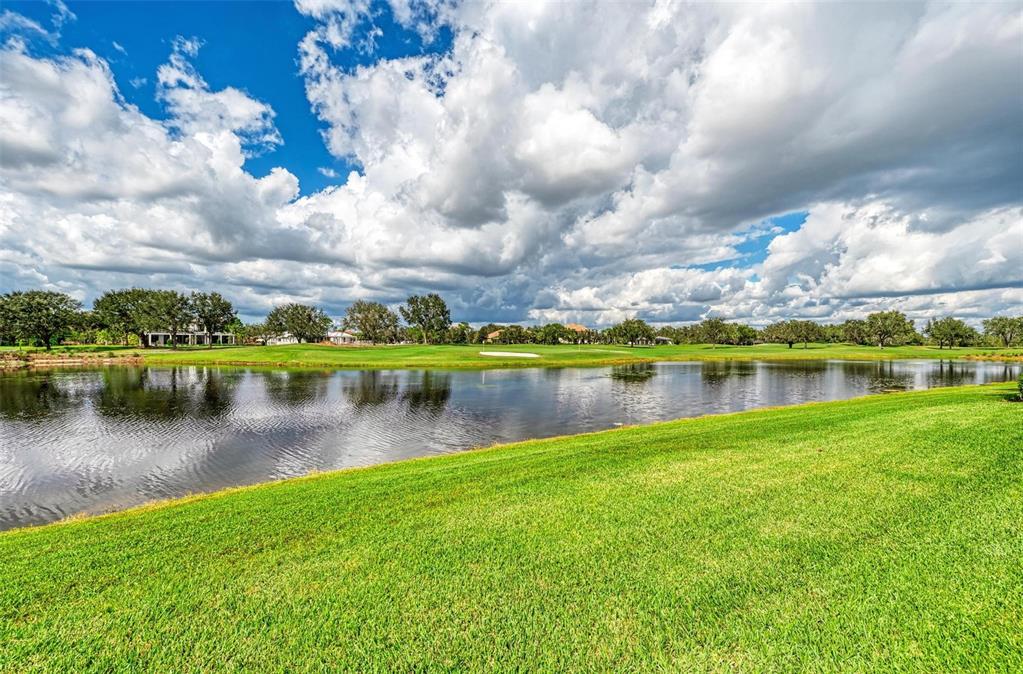 FOUNDERS CLUB - Residential