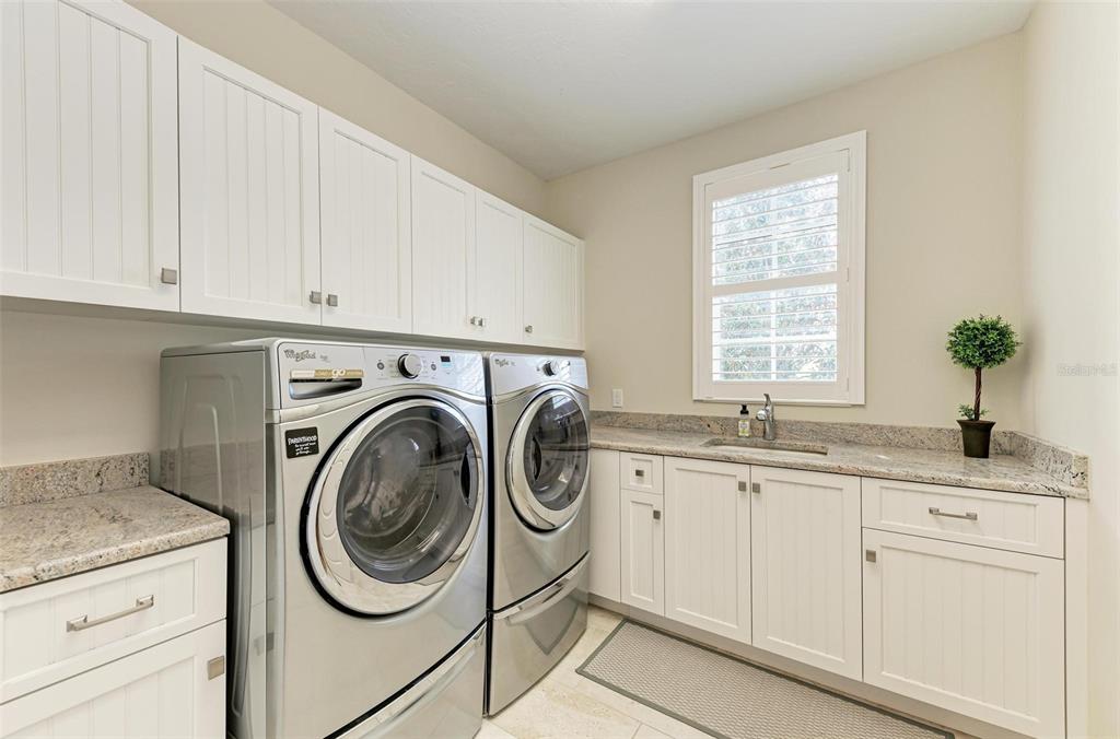 FOUNDERS CLUB - Residential