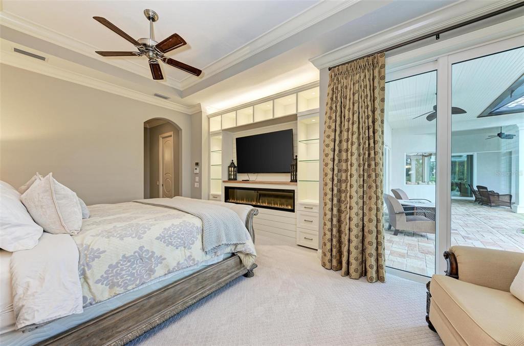 FOUNDERS CLUB - Residential